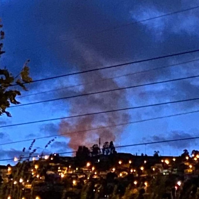 Bomberos trabaja en controlar Incendio Forestal Declarado en el sector de Chorrillos, población René Schneider,  acceso por ruta Las Palmas. Info y foto: @NoticiasValpoEx